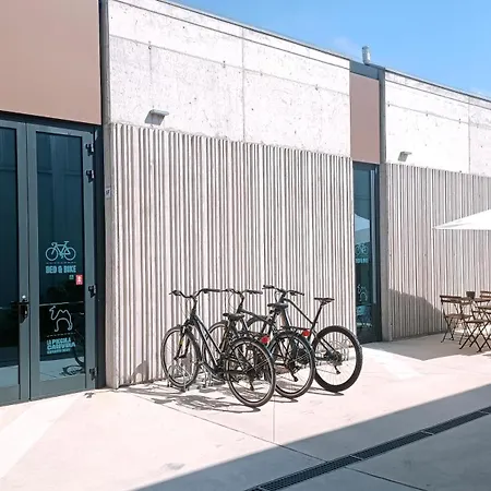Bed & Bike Hostel *